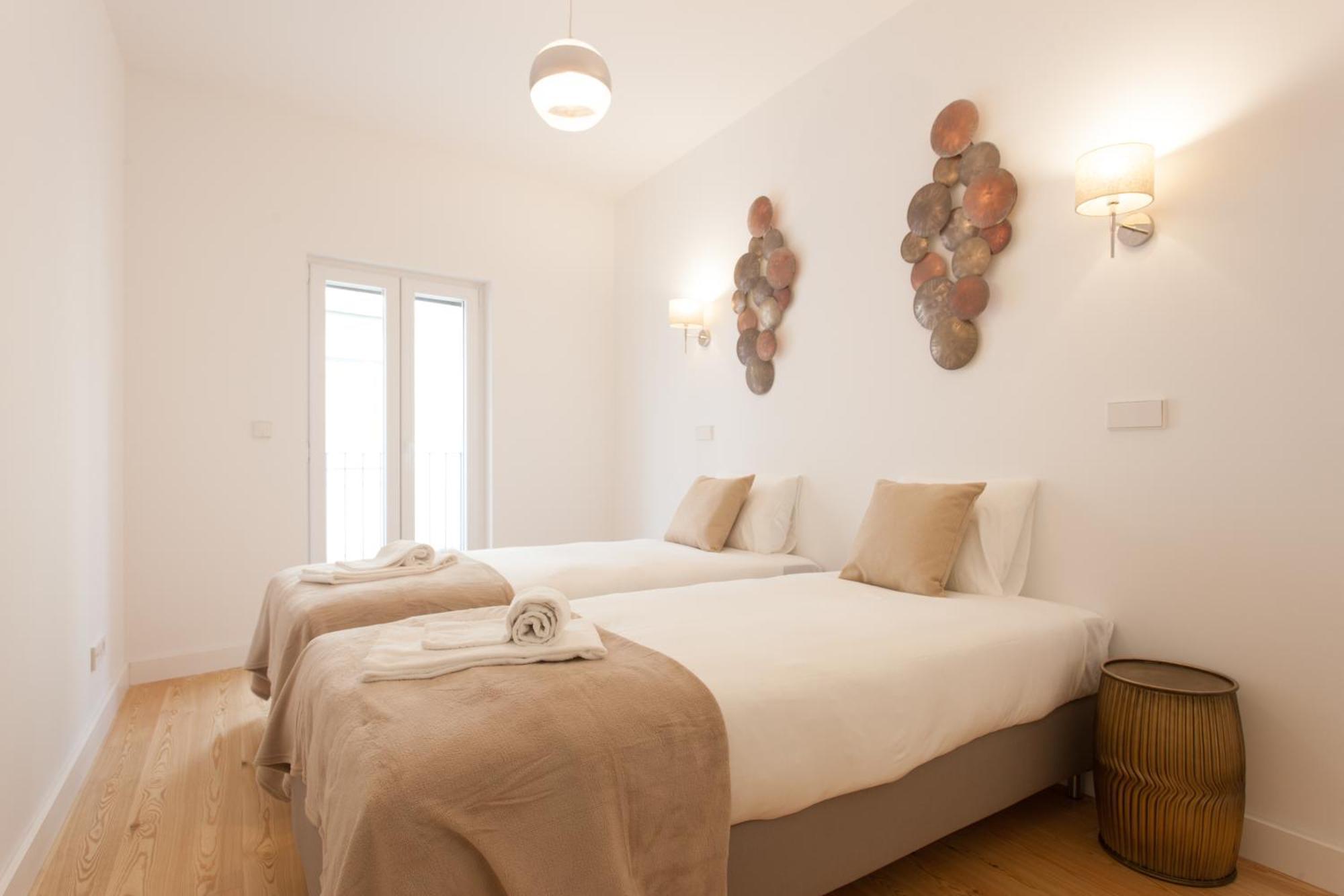 Mouraria Blue Three-bedroom W/ Parking - By Lu Holidays Apartment Lissabon